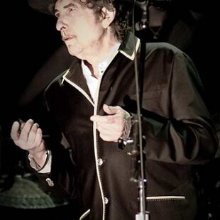 FORGETFUL HEART: Extract from ‘Determined to Stand: The Reinvention of Bob Dylan’